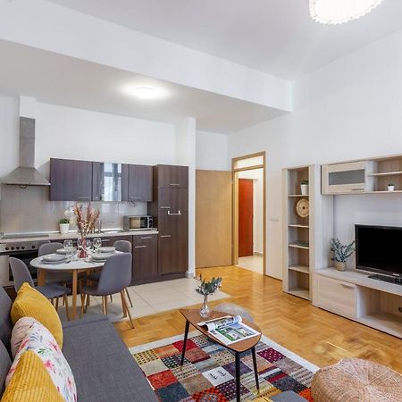 Central Gozsdu Apartment In The Party Street 布达佩斯 外观 照片