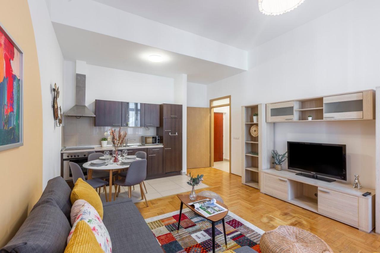Central Gozsdu Apartment In The Party Street 布达佩斯 外观 照片