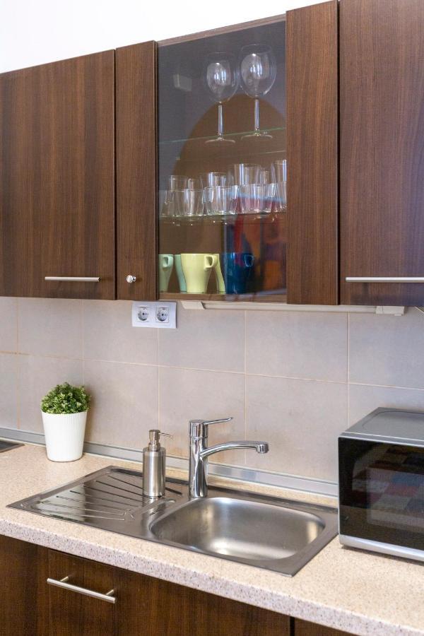 Central Gozsdu Apartment In The Party Street 布达佩斯 外观 照片